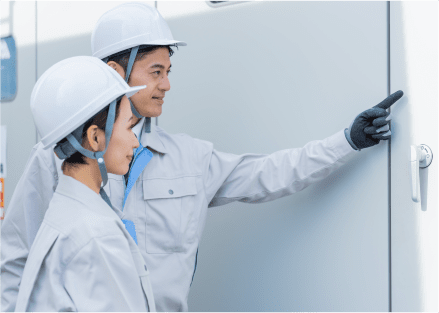 作業員が仕事している